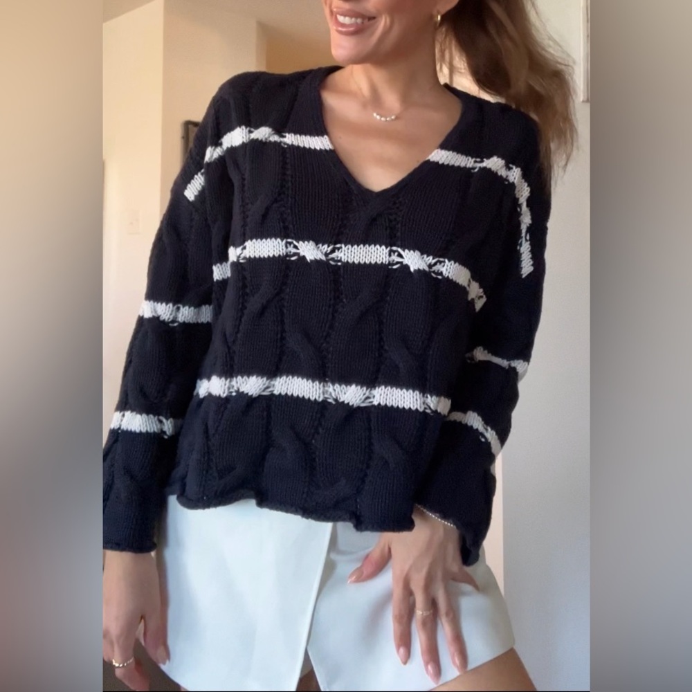 Zara V-Neck Sweater in Navy blue and White - Picture 2 of 7